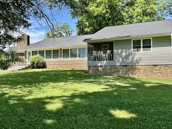 991 Highway 39 #E, Englewood, TN 37329