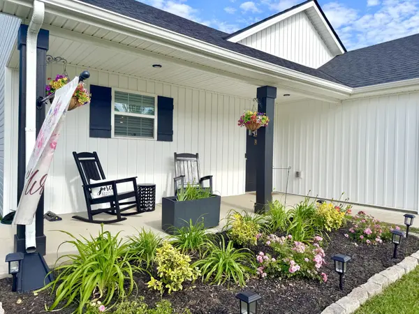 1457 Fredrick Dr, Clarksville, TN 37042