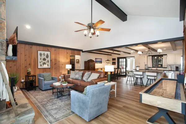 428 Moody Dr, Gatlinburg, TN 37738