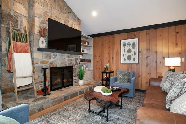 428 Moody Dr, Gatlinburg, TN 37738