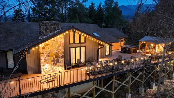 428 Moody Dr, Gatlinburg, TN 37738