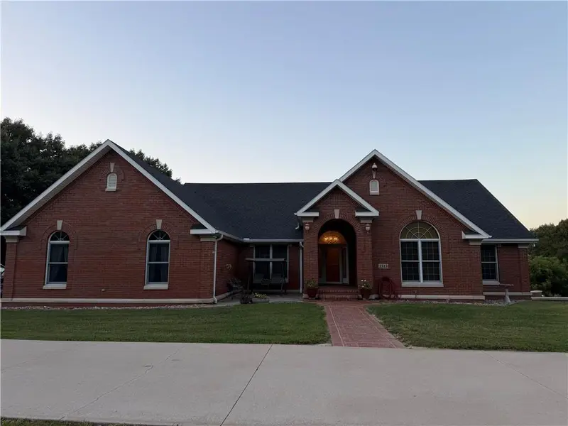 1313 SE Moore RD, St Joseph, MO 64504