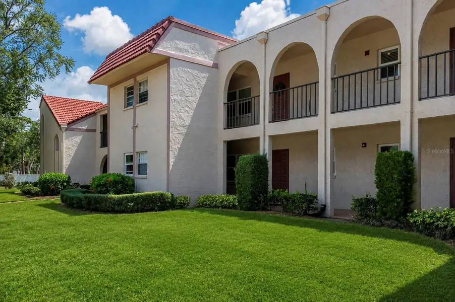 9700 STARKEY RD #325, Seminole, FL 33777