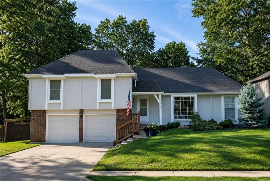 10927 W 99th PL, Overland Park, KS 66214