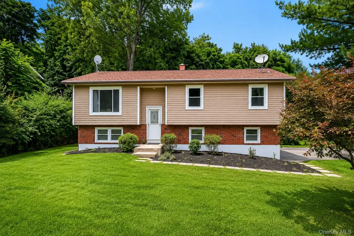60 Sutton Park RD, Poughkeepsie, NY 12603
