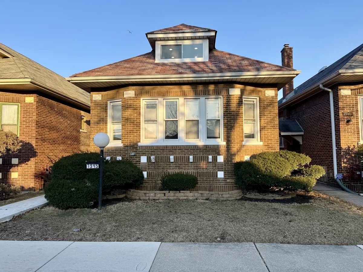 7945 S Perry AVE, Chicago, IL 60620