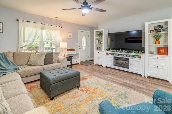 40 Quinn Hill LN, Mars Hill, NC 28754
