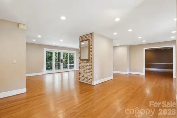 2620 Lynbridge DR, Charlotte, NC 28226