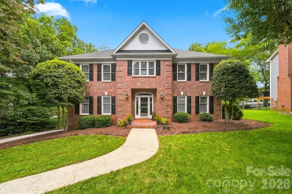354 41st Avenue PL NW, Hickory, NC 28601
