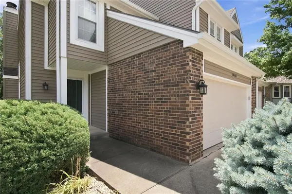 10569 Century LN, Lenexa, KS 66215