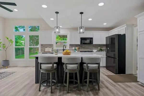 2404 SW Clear Creek CT, Blue Springs, MO 64015