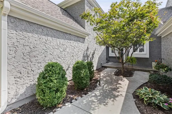 12546 Broadmoor ST, Overland Park, KS 66209