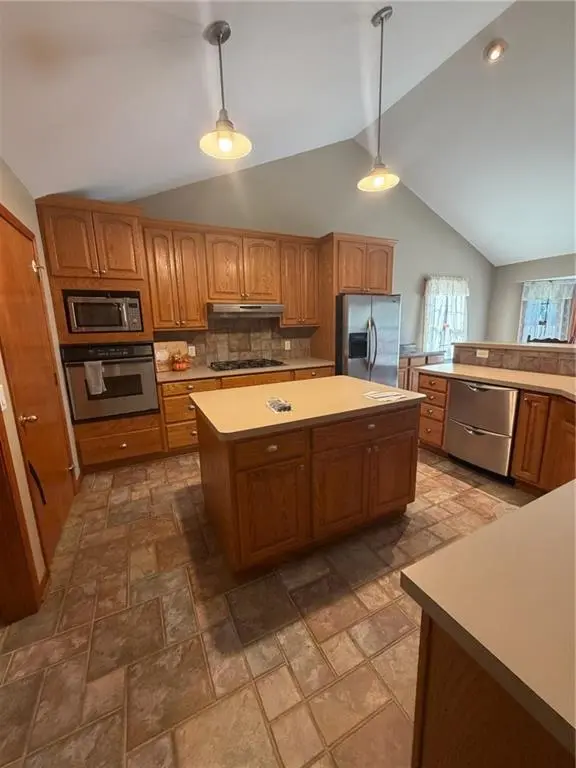1313 SE Moore RD, St Joseph, MO 64504