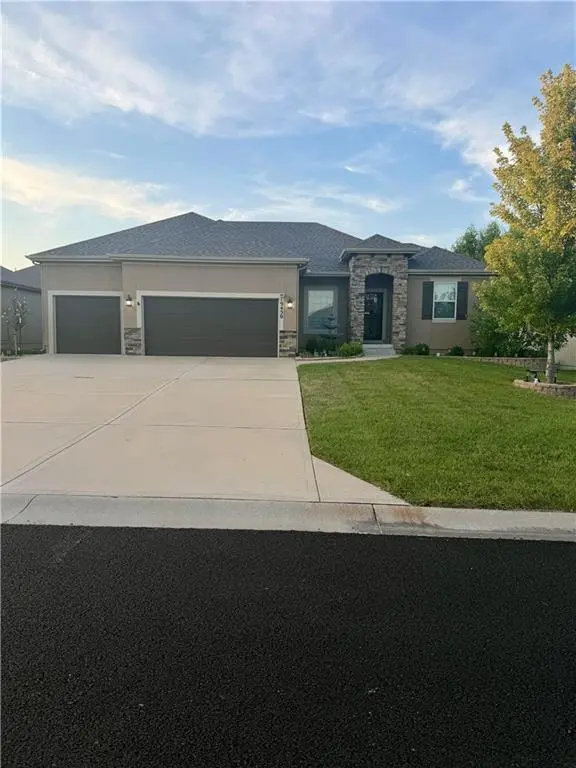 19430 W 200th TER, Spring Hill, KS 66083
