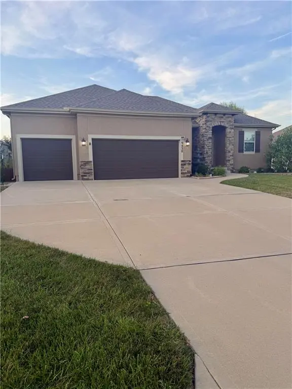 19430 W 200th TER, Spring Hill, KS 66083