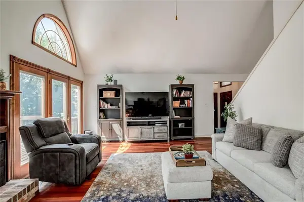 206 Fawn Valley ST, Lansing, KS 66043