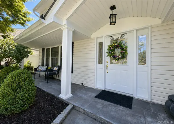 20 Tall Pines LN, Nesconset, NY 11767