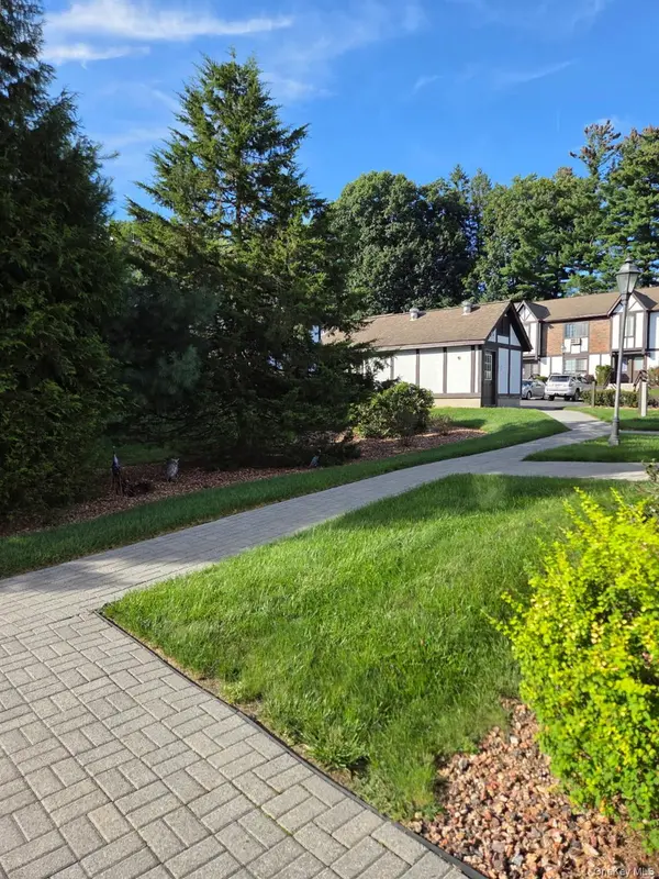 11 Brittany DR, Middletown, NY 10940
