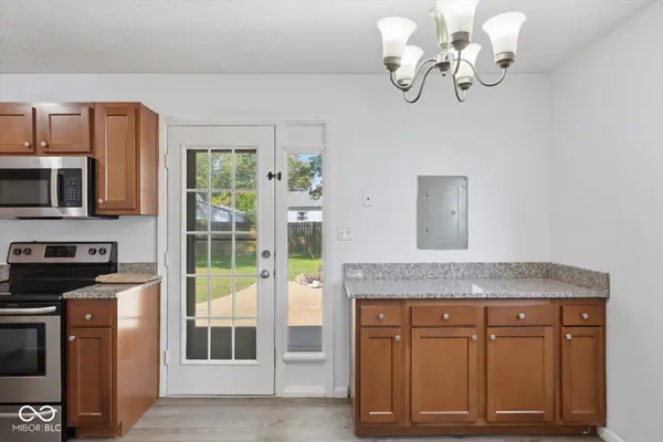 1126 Crestmoor DR, Shelbyville, IN 46176