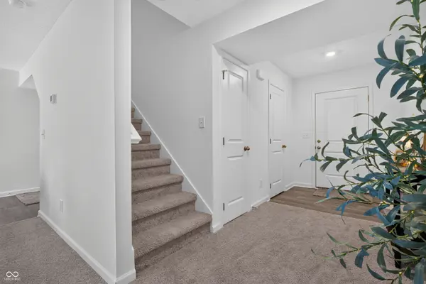 1975 Stella Rock CT, Columbus, IN 47201