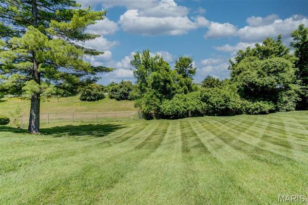 12069 Autumn Lakes DR, Maryland Heights, MO 63043