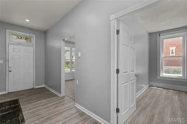 5866 Etzel AVE, St Louis, MO 63112