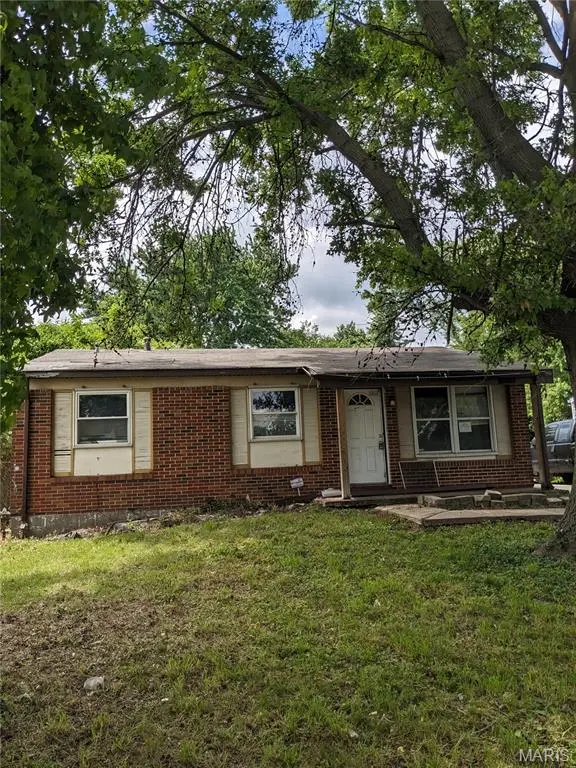 10333 Castle DR, St Louis, MO 63136