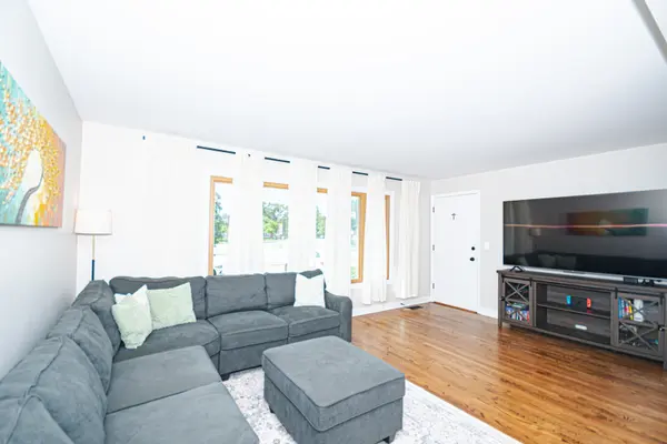 7942 W ADDISON ST #1, Chicago, IL 60634