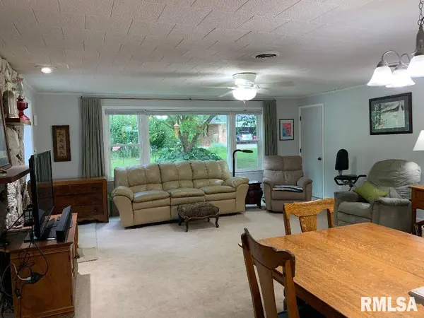 1210 Shady Acres LN, Quincy, IL 62305