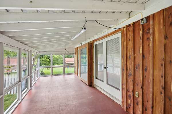 120 Bradley Ln, Cottontown, TN 37048