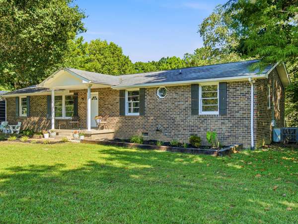 739 Scoutview Rd, Ashland City, TN 37015