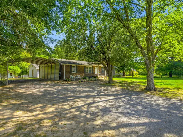739 Scoutview Rd, Ashland City, TN 37015