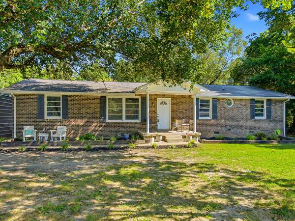 739 Scoutview Rd, Ashland City, TN 37015