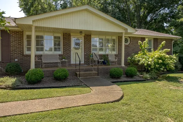 8417 Merrymount Dr, Nashville, TN 37221
