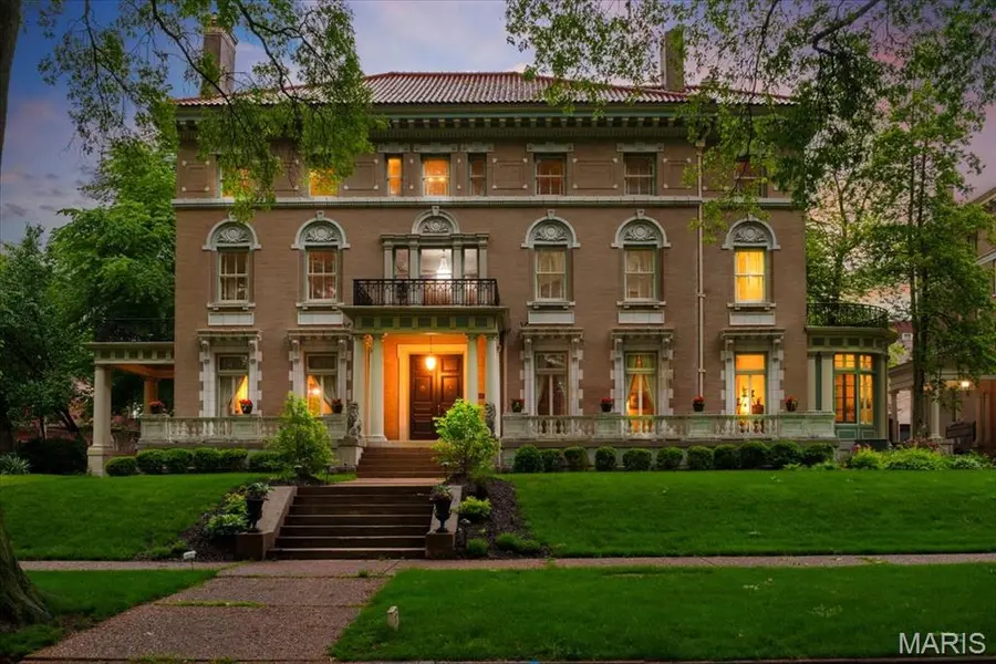 37 Washington Terrace, St Louis, MO 63112