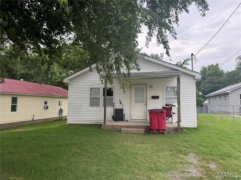 136 N 6th ST, Sikeston, MO 63780