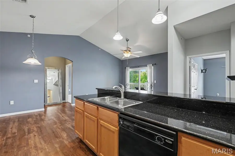 39 Kassebaum LN #305, St Louis, MO 63129