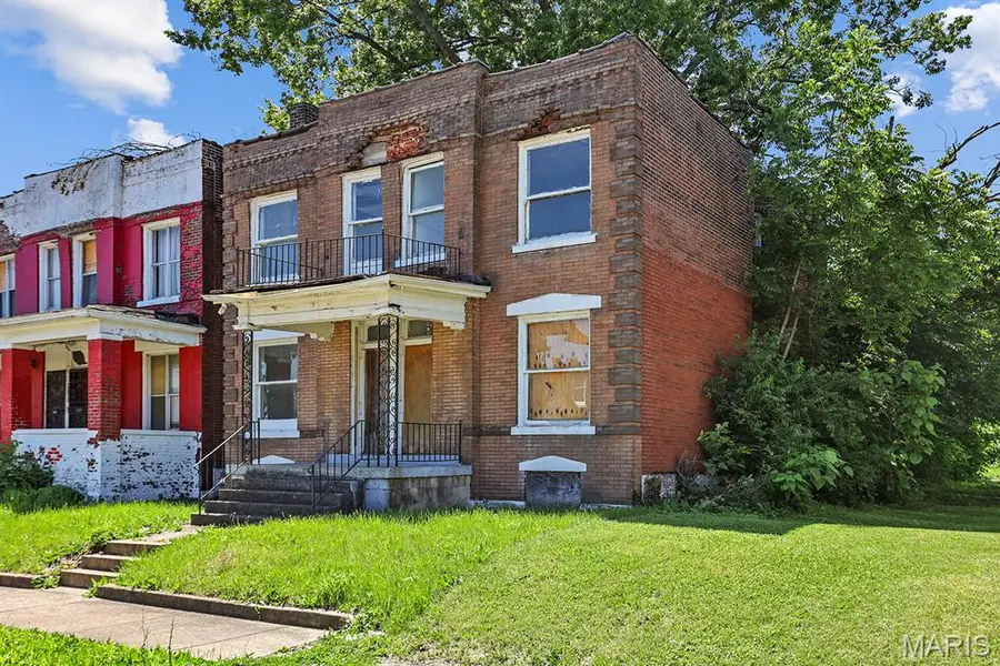 4708 McMillan AVE, St Louis, MO 63108