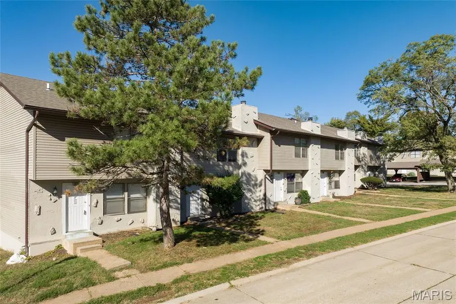 233 Northport Hills DR, Florissant, MO 63033