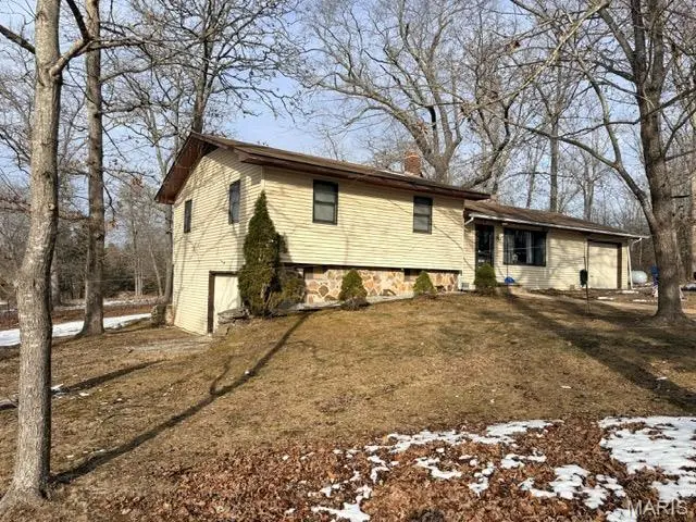 1080 N Industrial DR, Houston, MO 65483