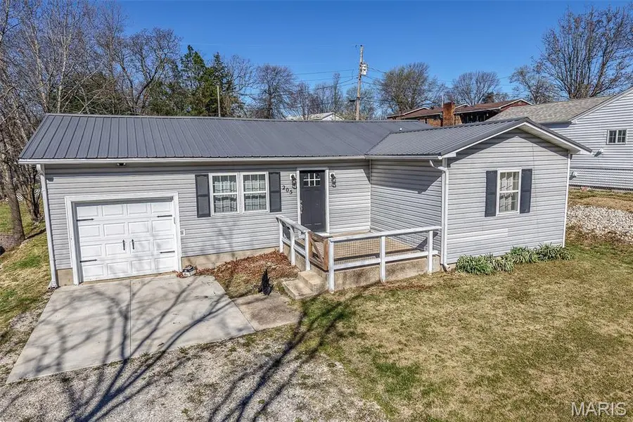 205 N Waller ST, Crocker, MO 65452