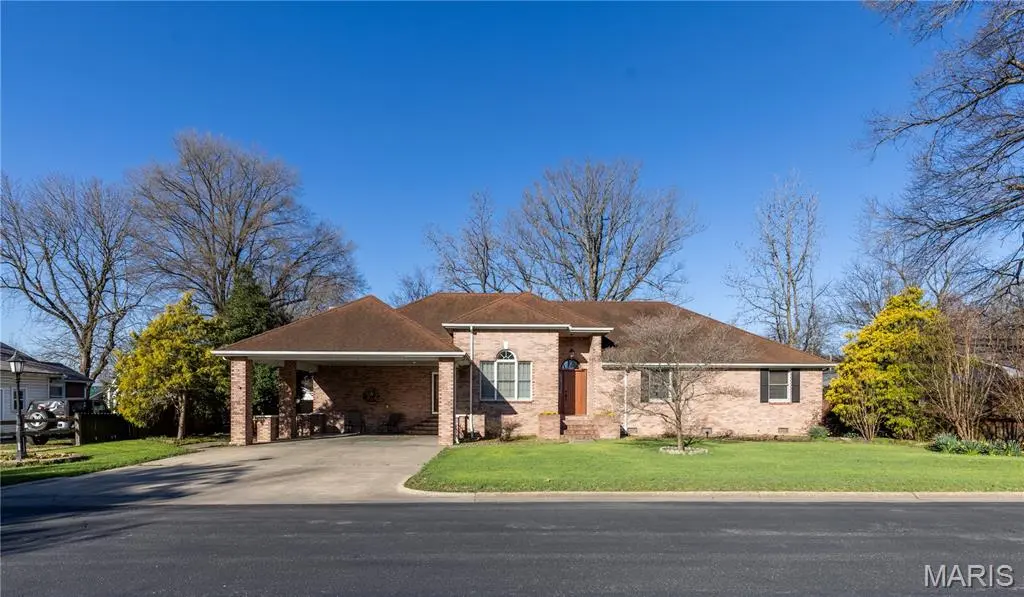 104 Willard AVE, Charleston, MO 63834