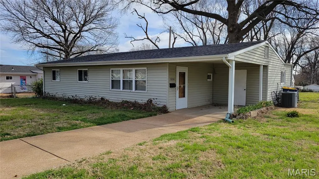 4204 Beauty LN, St Louis, MO 63134