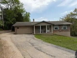 3524 Scenic Circle DR, St Louis, MO 63129