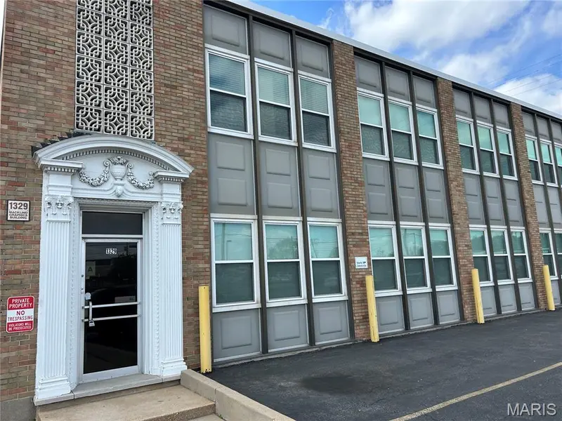 1327 Macklind AVE, St Louis, MO 63110