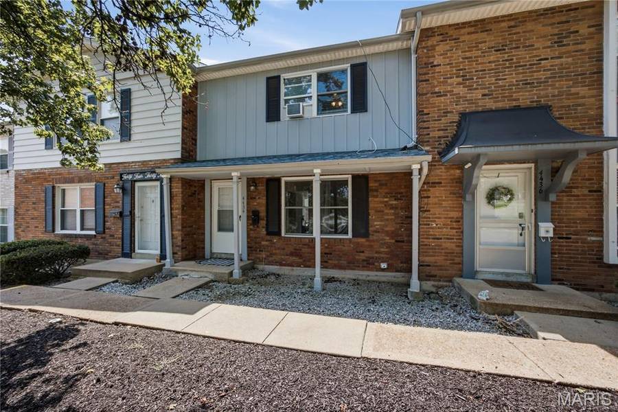 4434 Pegasus DR, Oakville, MO 63129