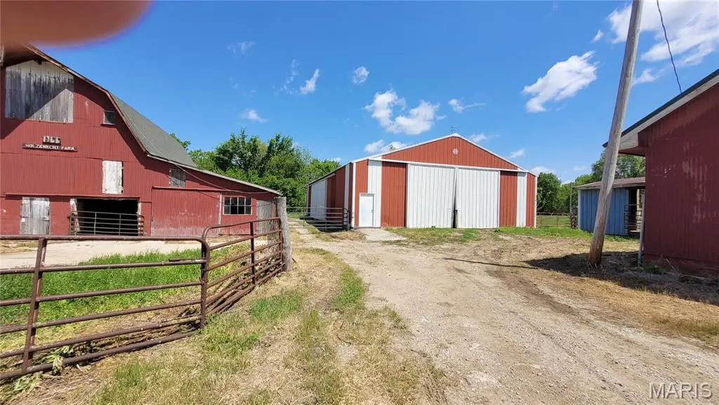 78 Frank Lane, Hillsboro, IL 62049
