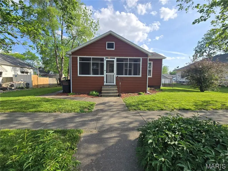 310 E South AVE, Greenville, IL 62246