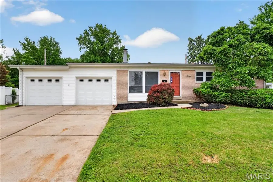 14 Olvera CIR, Florissant, MO 63031