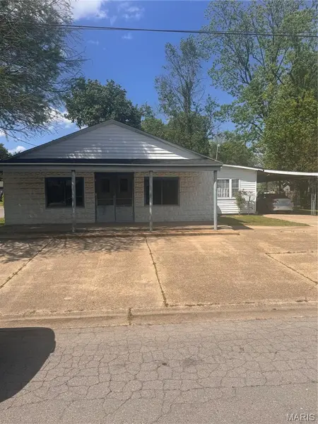115 West Tom Brown, Charleston, MO 63834